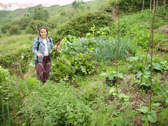 Elena en su huerta de Candás